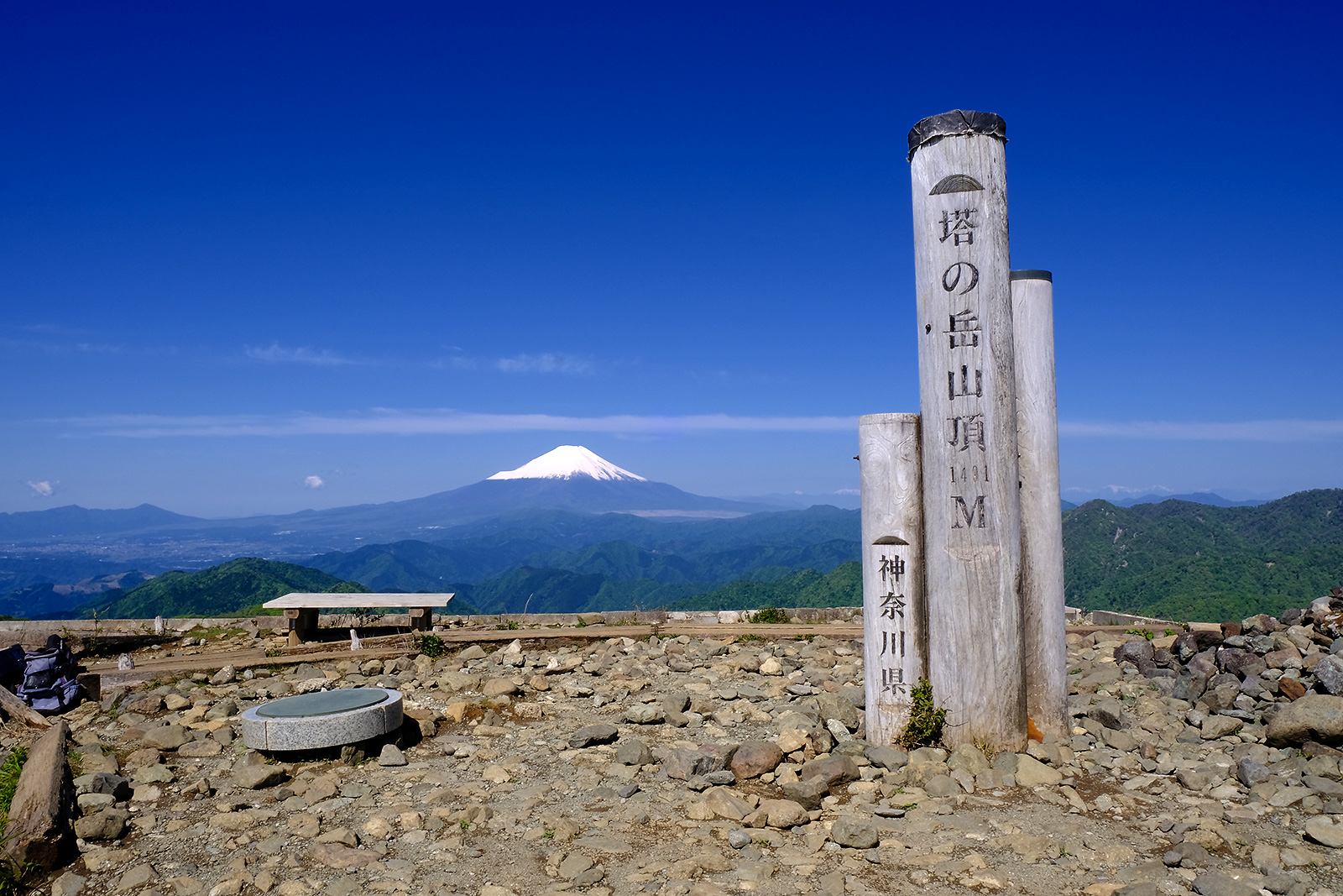 丹沢　塔ノ岳（とうのだけ）　低山　ハイキング　絶景　富士山展望　富士見　春　新緑　写真＝佐々木亨　Photo by Toru Sasaki